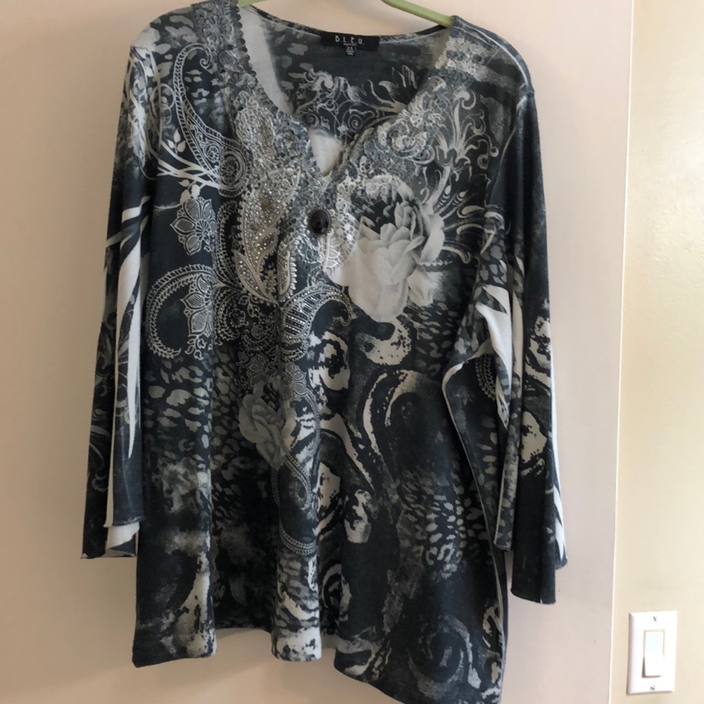 B.L.E.U. Plus size ladies sweater top